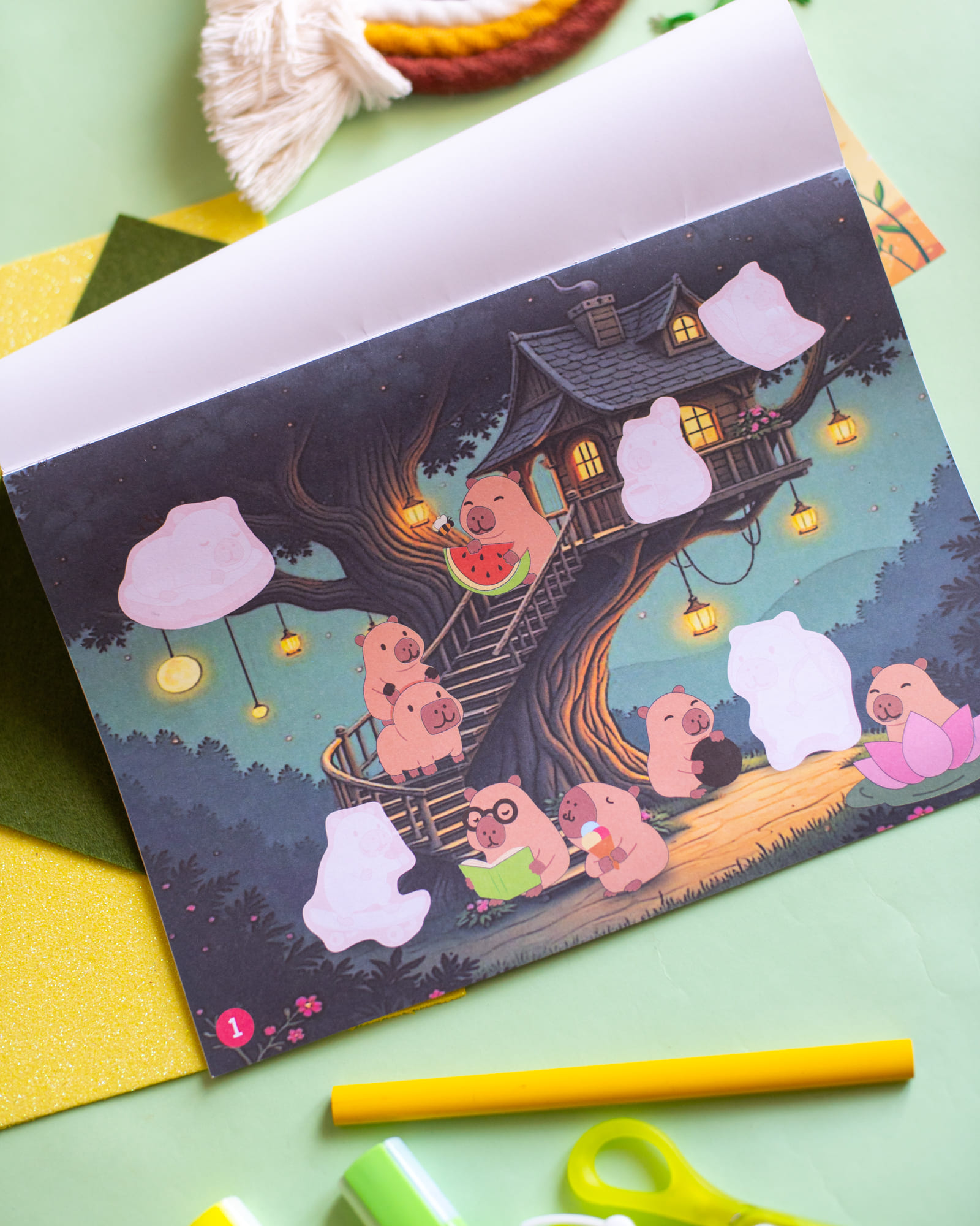 Альбом із наліпками «Капібари» - фото Ранок Креатив